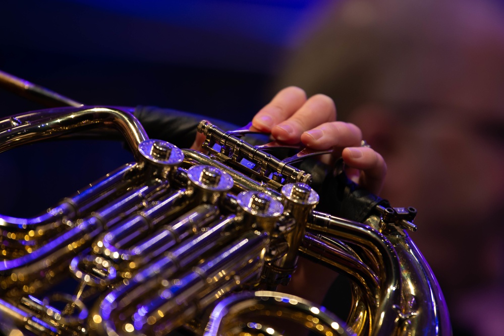 KMC expresses appreciation for host nation hospitality through holiday concert