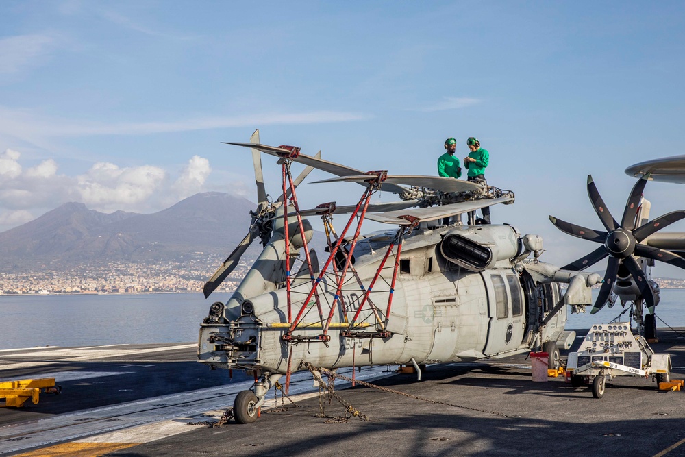 USS George H.W. Bush (CVN 77) Departs Naples, Italy