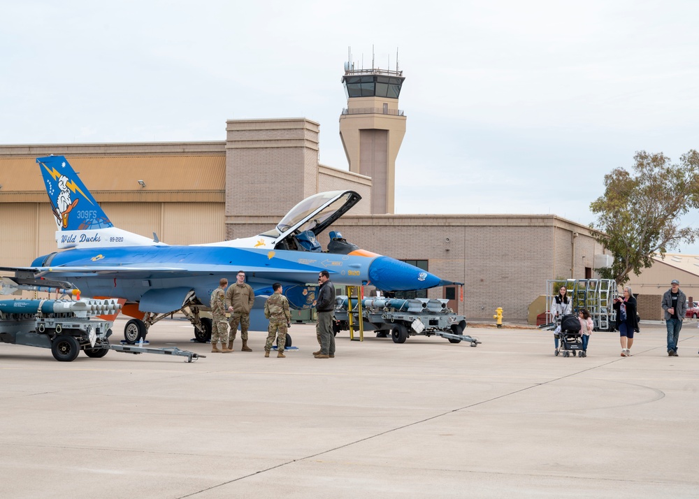 56th Operations, Maintenance Groups Conduct Open House