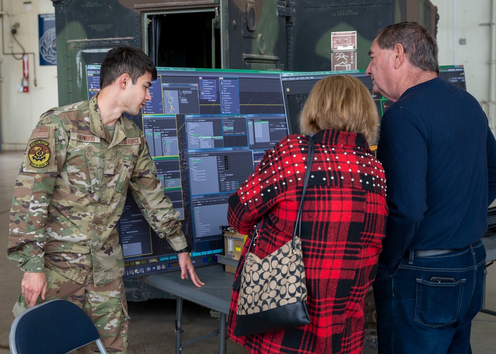 56th Operations, Maintenance Groups Conduct Open House
