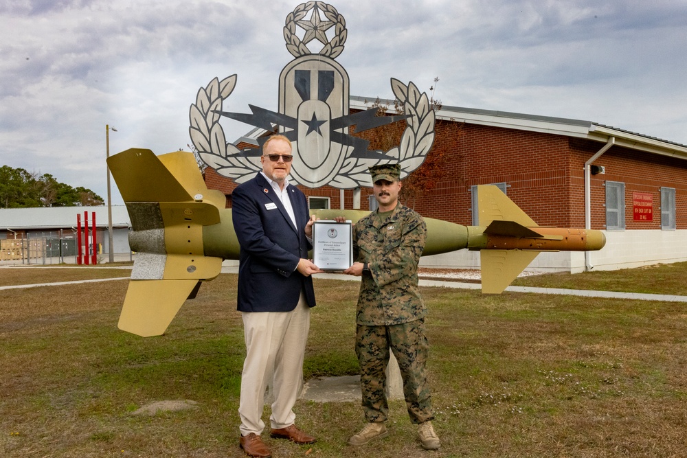 An Explosive Ordnance Disposal Marine receives a Certificate of Excellent Personal Action