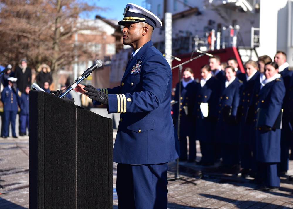 CGC Mackinaw, Chicago's Christmas Ship, sails into Chicago, delivers 1,200 trees