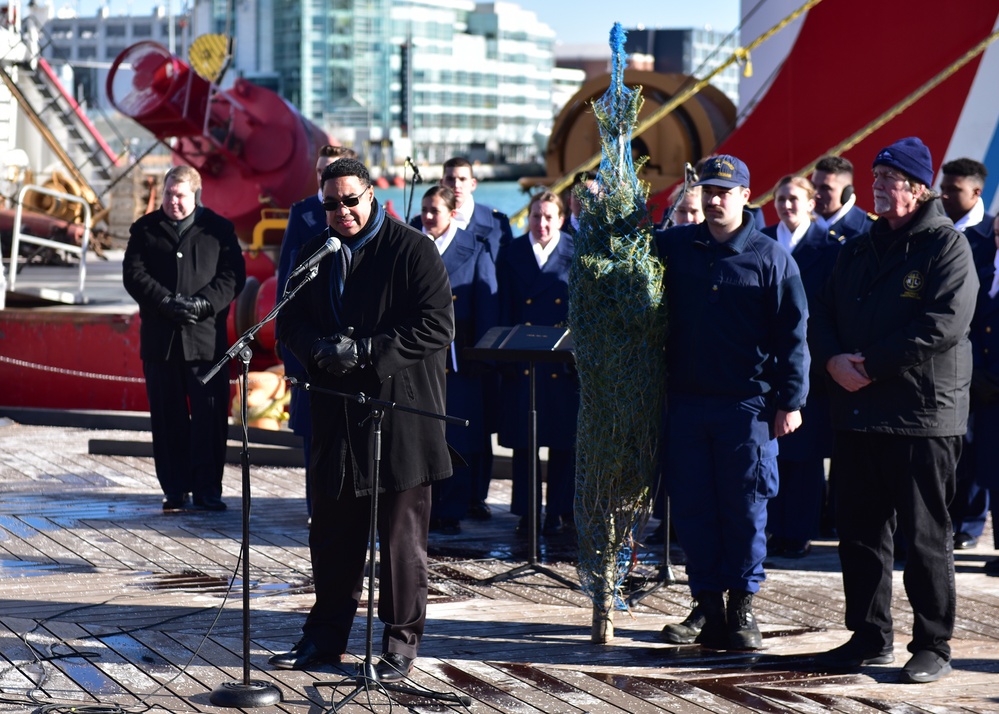 CGC Mackinaw, Chicago's Christmas Ship, sails into Chicago, delivers 1,200 trees