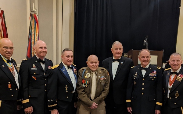 Rainbow Division WWII Veteran tells war stories to the latest generation