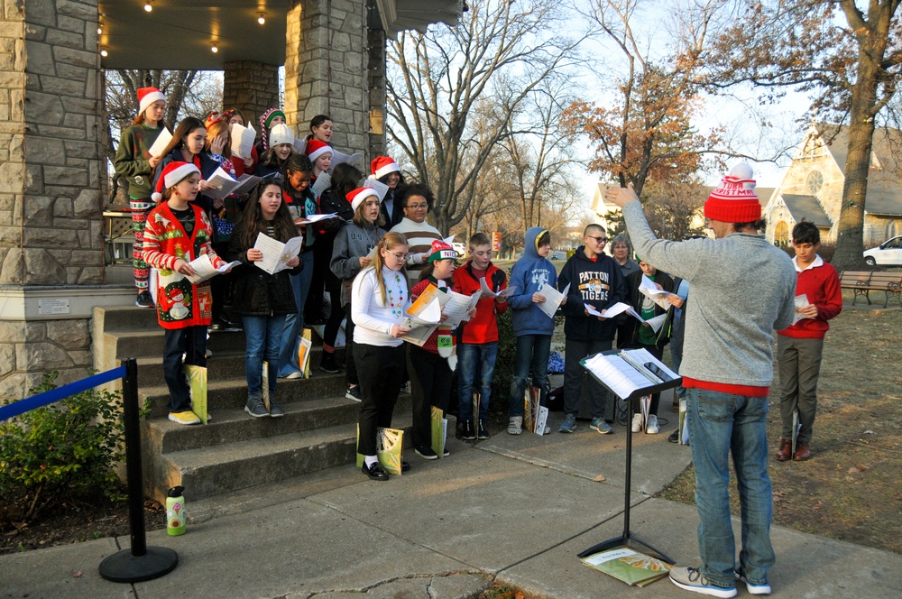 Holiday tree lighting