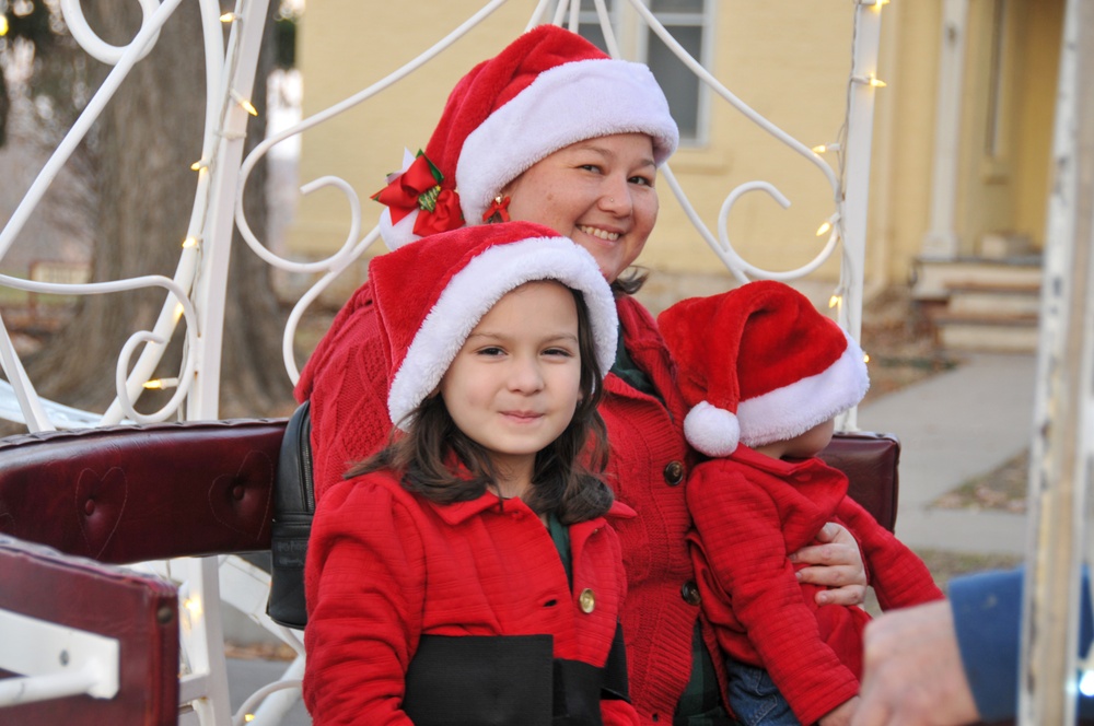 Holiday tree lighting