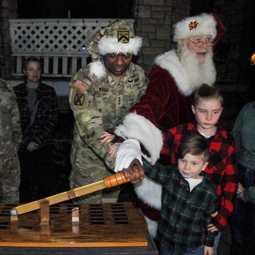 Holiday tree lighting
