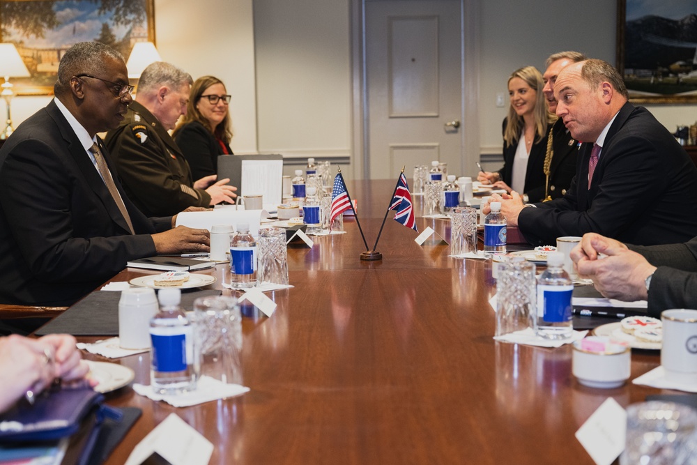 SECDEF Hosts British Secretary of State for Defense in Bilateral Exchange