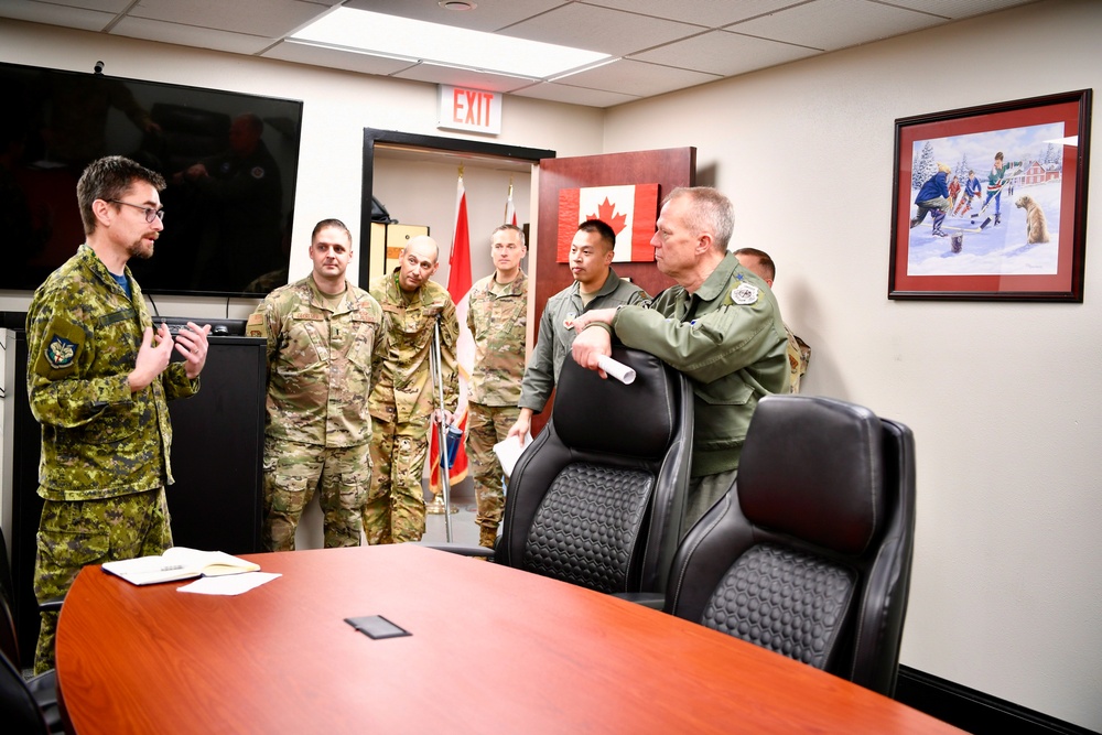 COMACC visits the Western Air Defense Sector