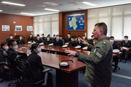 JMSDF 203rd Air Training Squadron Visits NAF Atsugi
