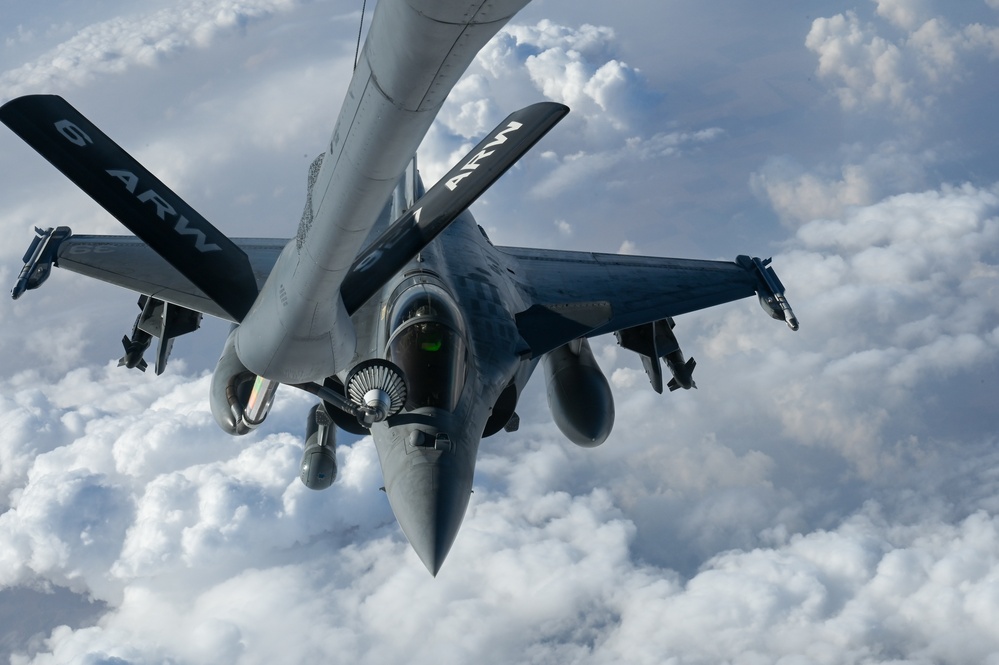 French, U.S. aircraft partner in CENTCOM AOR