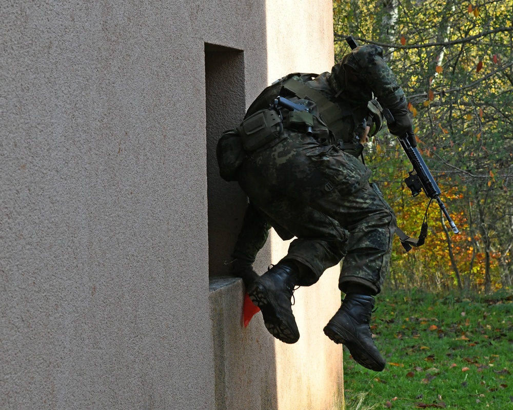 German elite troop trains Urban Warfare