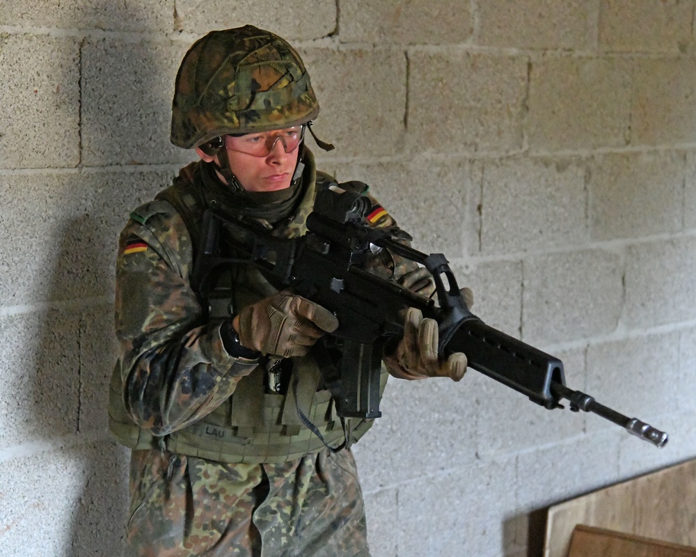 German elite troop trains Urban Warfare