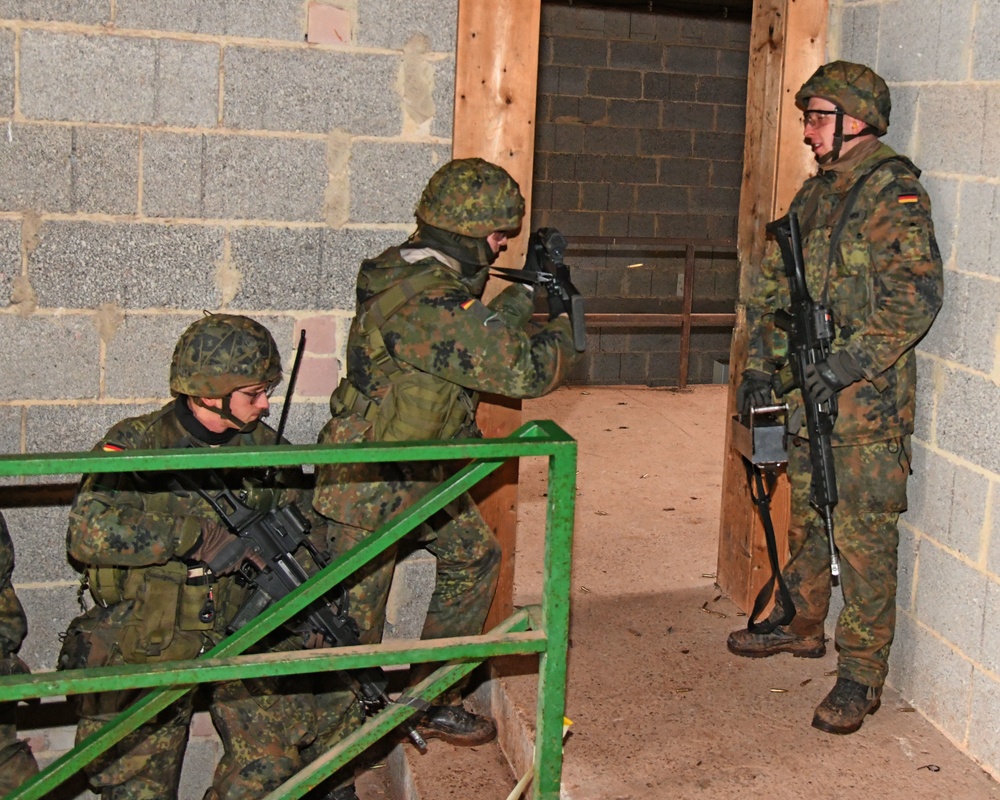 German elite troop trains Urban Warfare