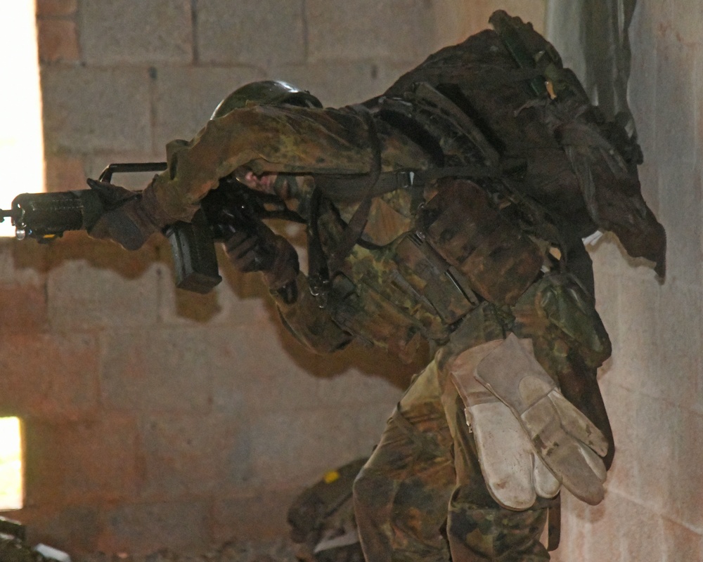 German elite troop trains Urban Warfare