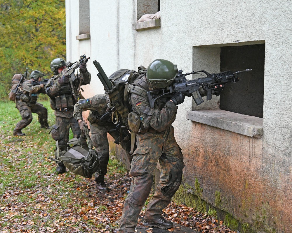 German elite troop trains Urban Warfare