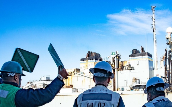 USS Truxtun (DDG 103) Completes Replenishment-at-Sea