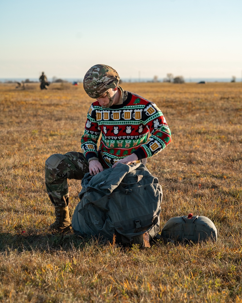 Sky Soldiers conduct an airborne operation with Italian Army