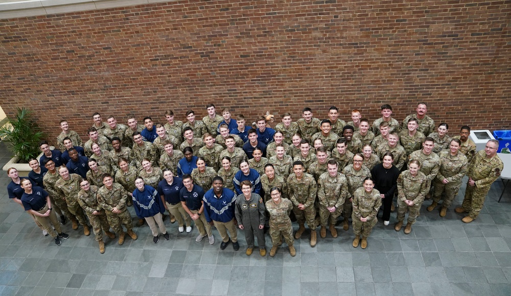 Gen. Van Ovost visits St. Louis University