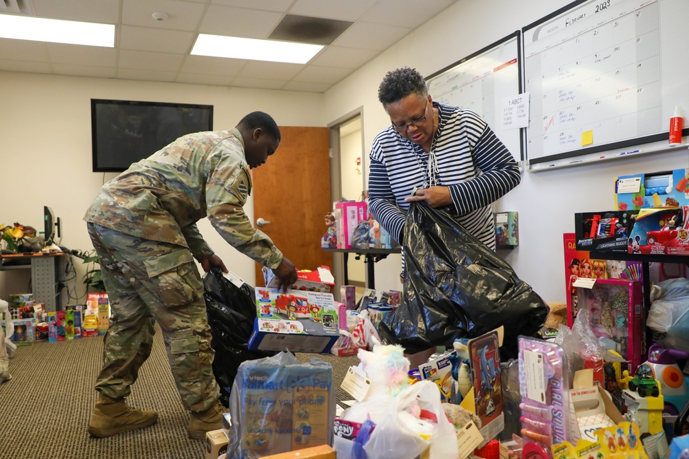 Soldiers from the 3rd Infantry Division help with the Army Community Service Toy Drive