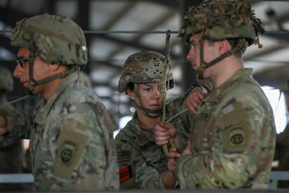 DVIDS - Images - 2nd Brigade's Mass Tactical Jump [Image 6 of 14]