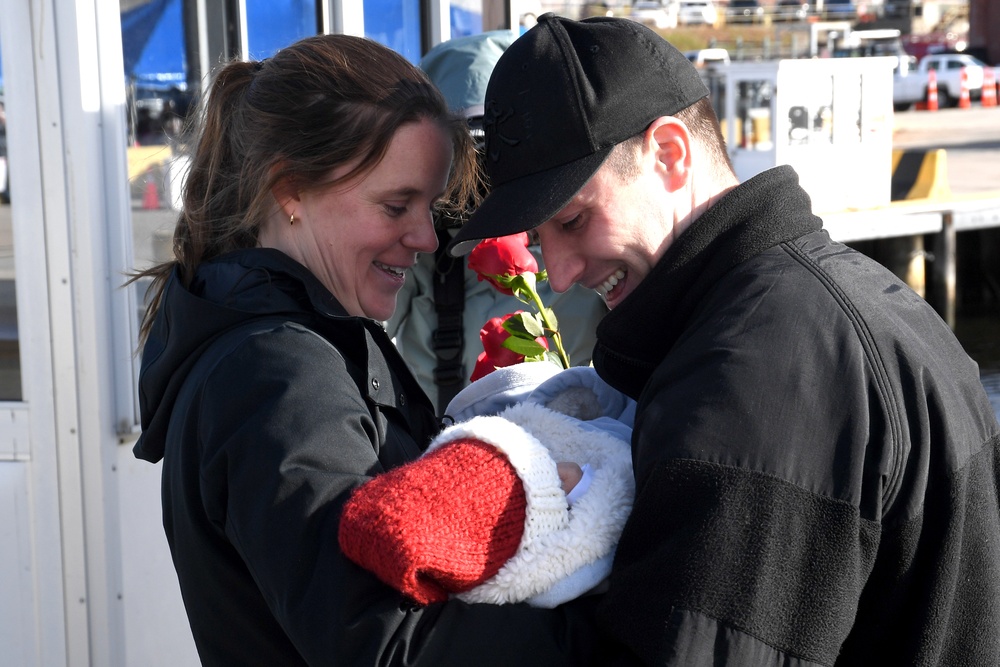 USS Califonia (SSN 781) returns to homeport