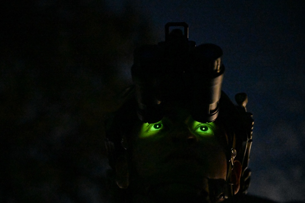 1 CTCS Airmen test night vision capabilities