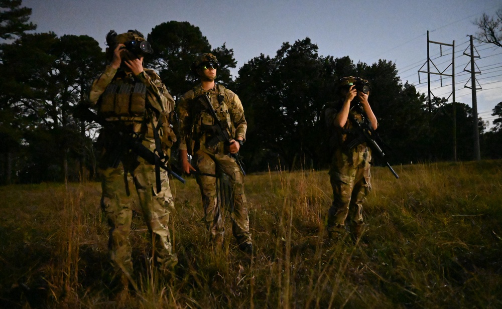 1 CTCS Airmen test night vision capabilities