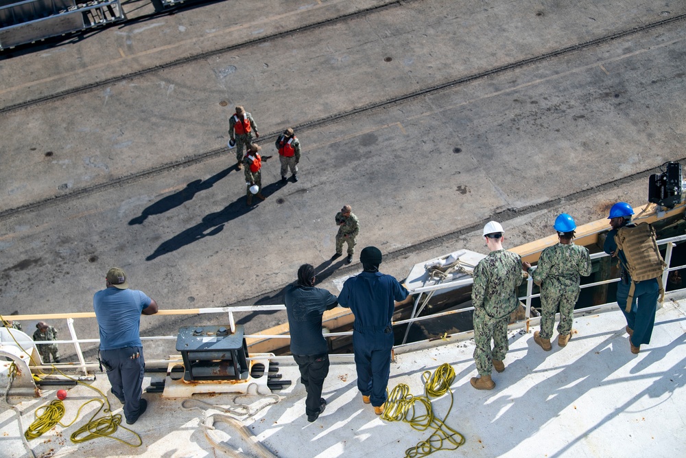USNS Comfort Arrives in Cuba