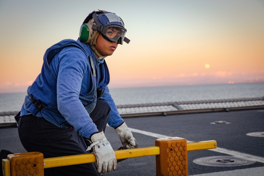 USS Montgomery (LCS 8) Flight Ops