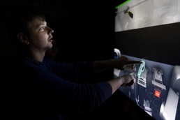 Abraham Lincoln sailor practices using MRTS 3-D