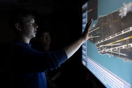 Abraham Lincoln sailor practices using MRTS 3-D