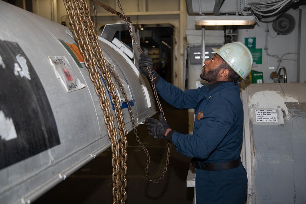 Abraham Lincoln Sailors conduct maintenance