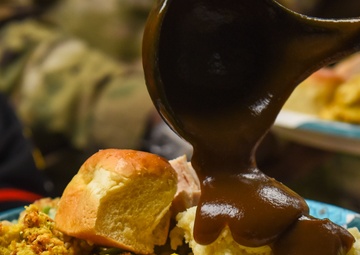 USO provides food, holiday cheer to the Pack