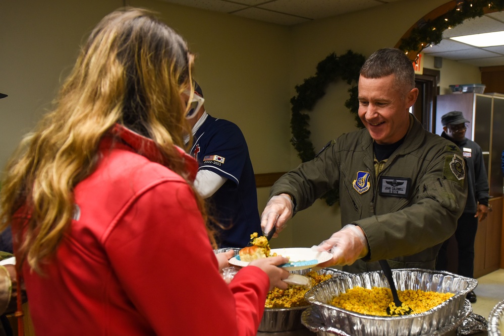 USO provides food, holiday cheer to the Pack