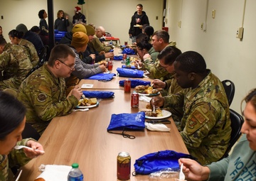 USO provides food, holiday cheer to the Pack