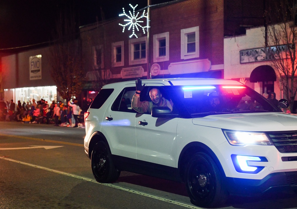 Arnold AFB participates in Tullahoma Christmas Parade