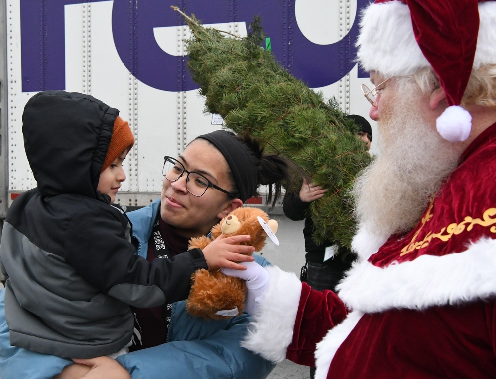 Trees for Troops giveaway brings holiday joy to Fort Drum Soldiers and families