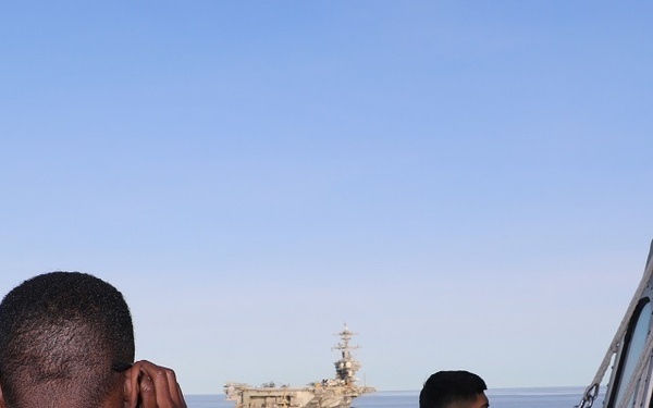 USS Kansas City (LCS 22) Conducts Ship-to-Ship Refueling with USS Abraham Lincoln (CVN 72)