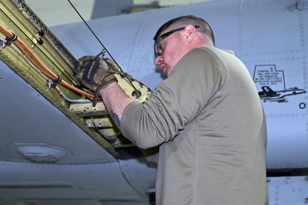 127th Maintenance Squadron conducts a Phase 1 Inspection on an A-10 Thunderbolt II