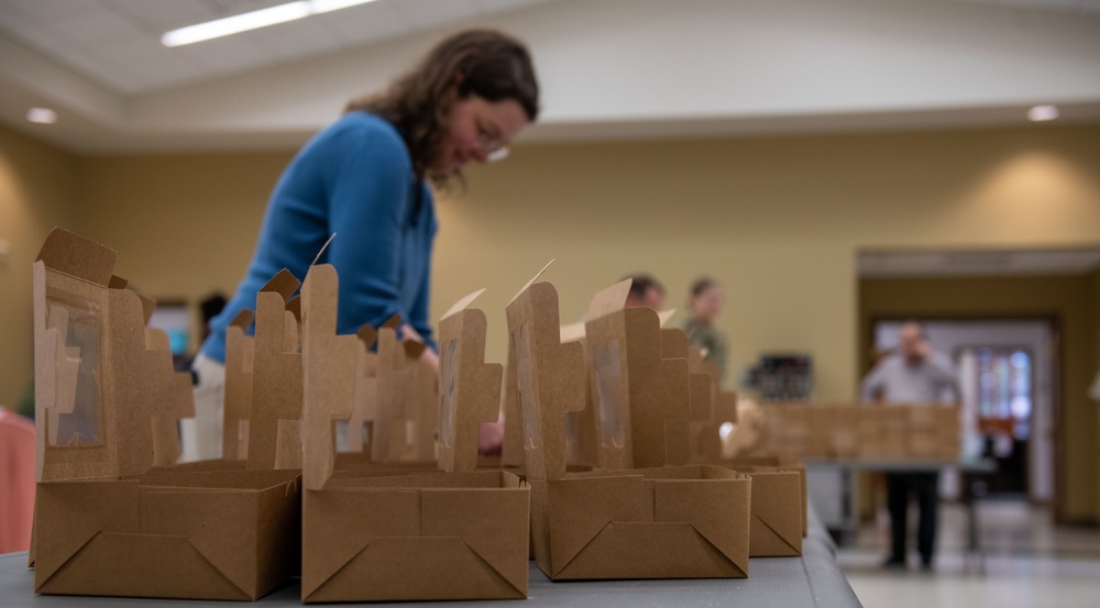 Team Charleston helps spread holiday cheer to dorm Airmen