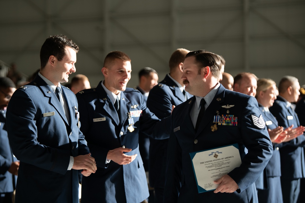 DVIDS - News - San Francisco 49ers honored 173rd Fighter Wing Airmen  following game-day flyover