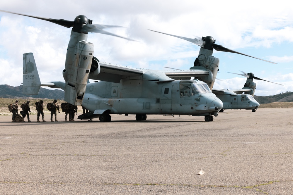 Marines conduct air assault as part of Steel Knight 23