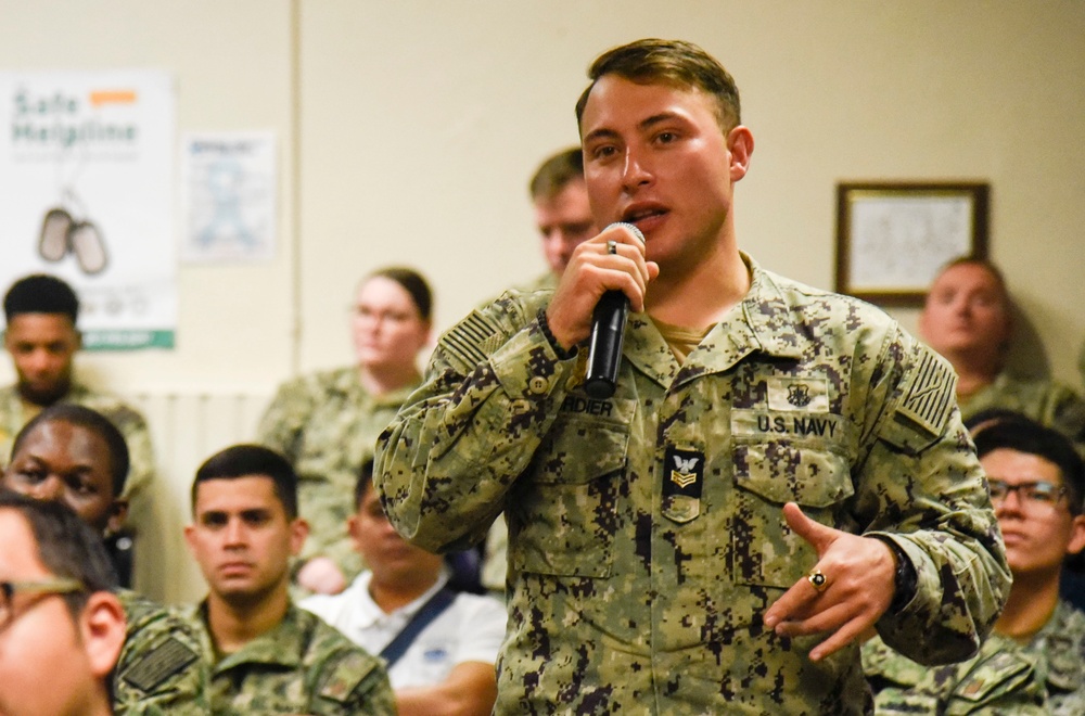 Pacific Fleet Commander Visits Troops in Diego Garcia