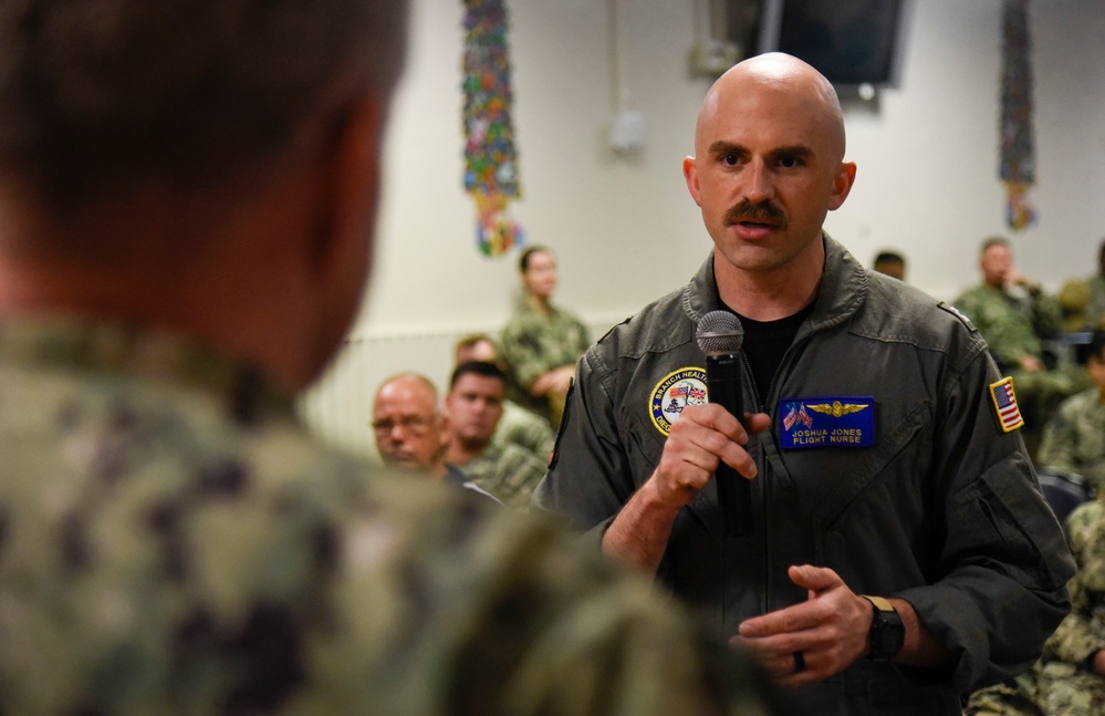 Pacific Fleet Commander Visits Troops in Diego Garcia