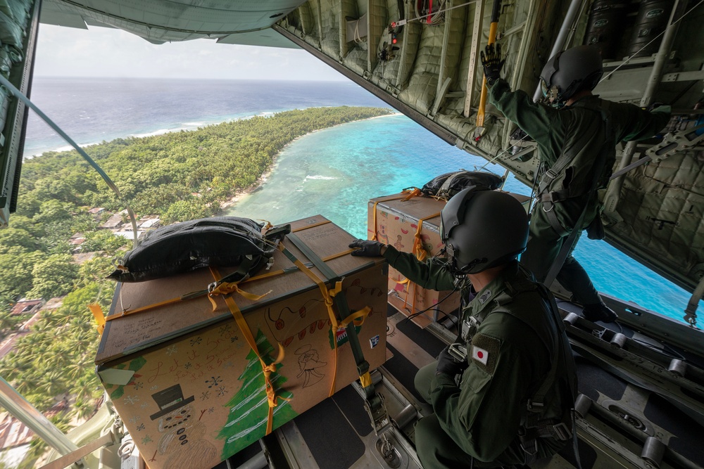 U.S. Air Force officer builds trust with partner nation aircrew during Operation Christmas Drop