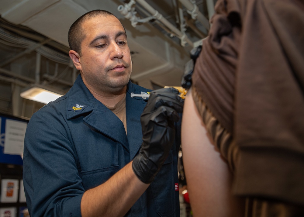 Sailors Receive Vaccine