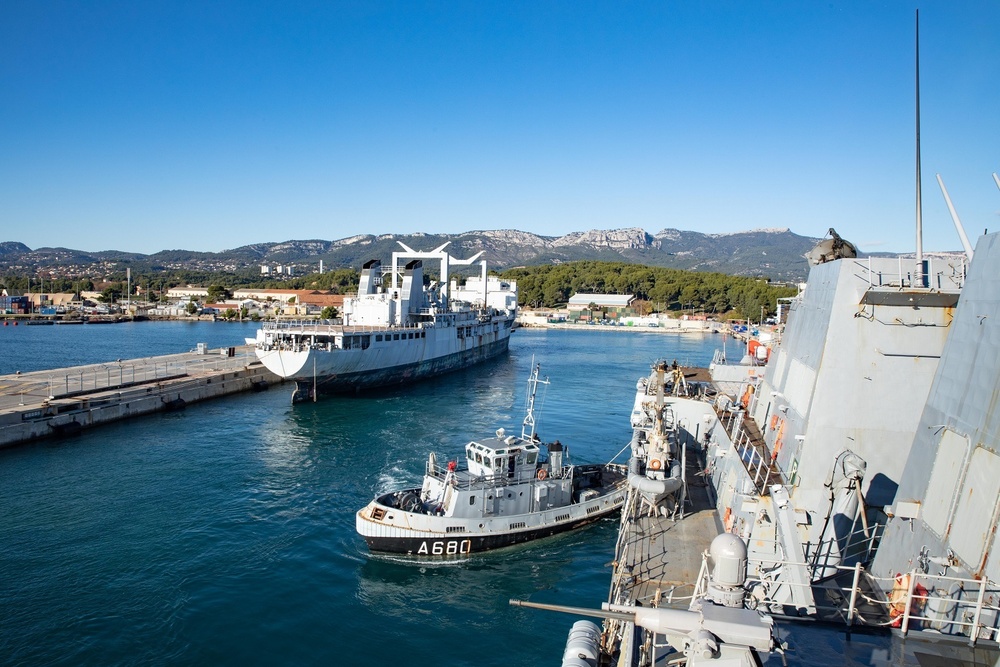 USS Truxtun (DDG 103) Departs Toulon, France