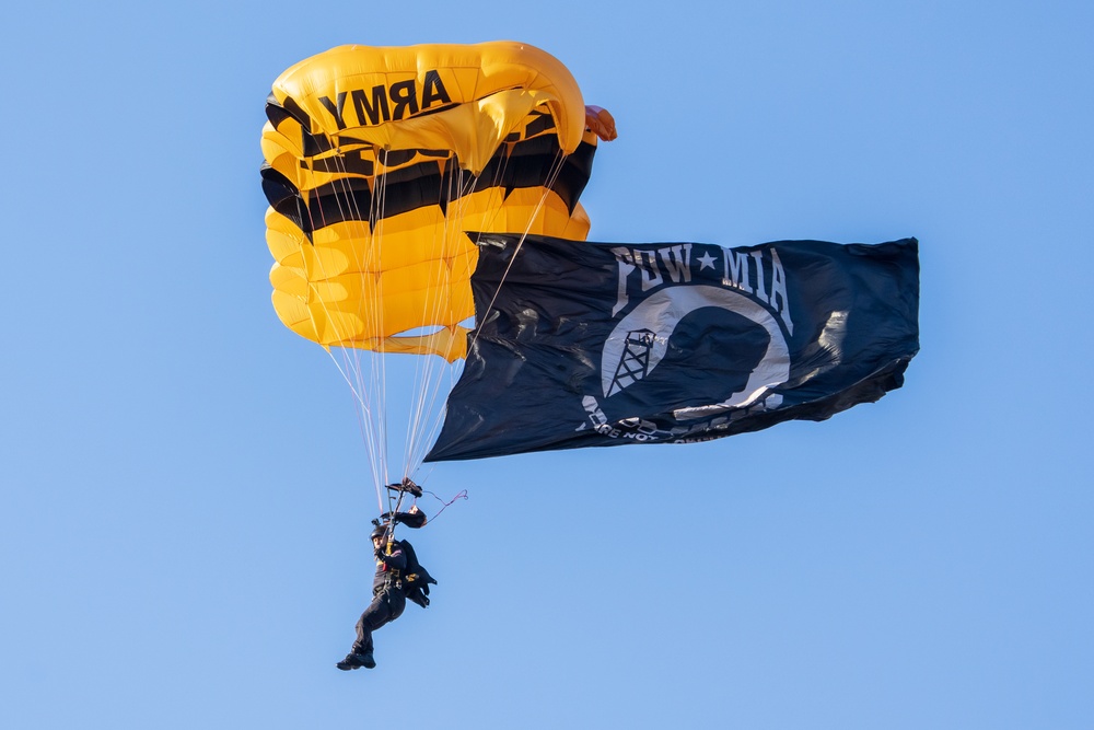 The U.S. Army Parachute Team jumps into the Army Navy game