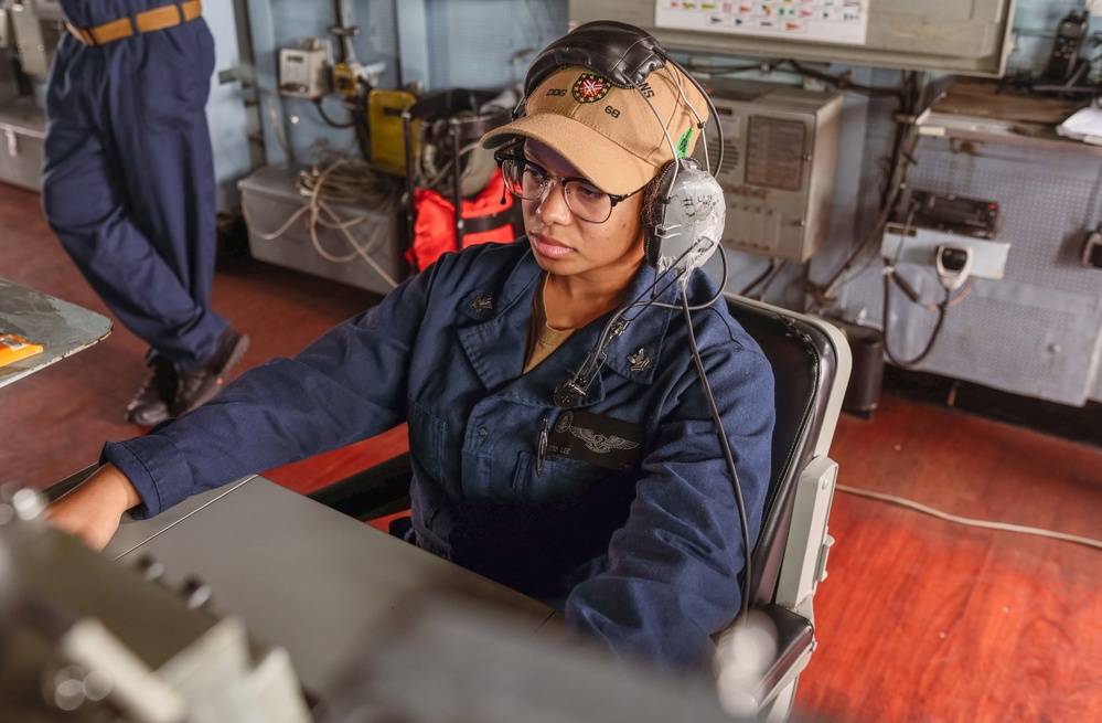 USS The Sullivans (DDG 68) Transit the Strait of Hormuz